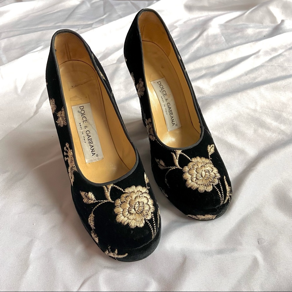 HP⭐️ Vintage Black Velvet Floral Dolce Gabbana Shoes